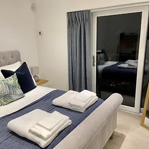  Holiday home Modern & Unique 1 Bed Close To Uni & Centre - Free Parking