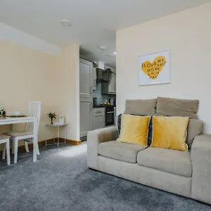  Apartment Cosy 2nd Floor - King Size Bed & Free Parking
