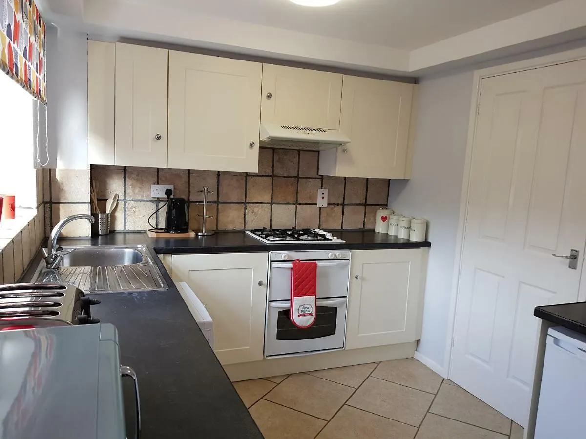 Penllech House - Huku Kwetu Notts - 3 Bedroom Spacious Lovely And Cosy With A Free Parking- Affordable And Suitable To Group Business Travellers Ноттингем Великобритания