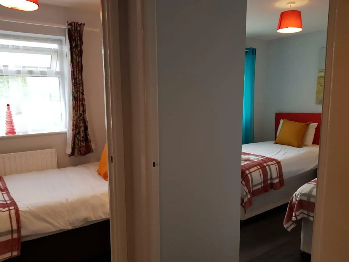 Дом отдыха Penllech House - Huku Kwetu Notts - 3 Bedroom Spacious Lovely And Cosy With A Free Parking- Affordable And Suitable To Group Business Travellers Ноттингем Великобритания