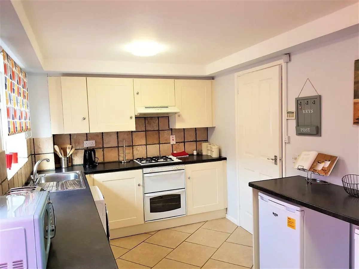 Penllech House - Huku Kwetu Notts - 3 Bedroom Spacious Lovely And Cosy With A Free Parking- Affordable And Suitable To Group Business Travellers Ноттингем 0*,